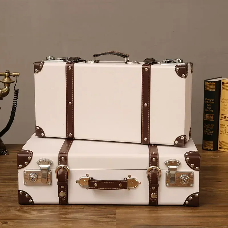 Convenient Retro European Old Leather Case Floor Figurines Decoration Photography Scene Props Showcase Ornamental Crafts
Convenient Retro European Old Leather Case Floor Figurines Decoration Photography Scene Props Showcase Ornamental Crafts