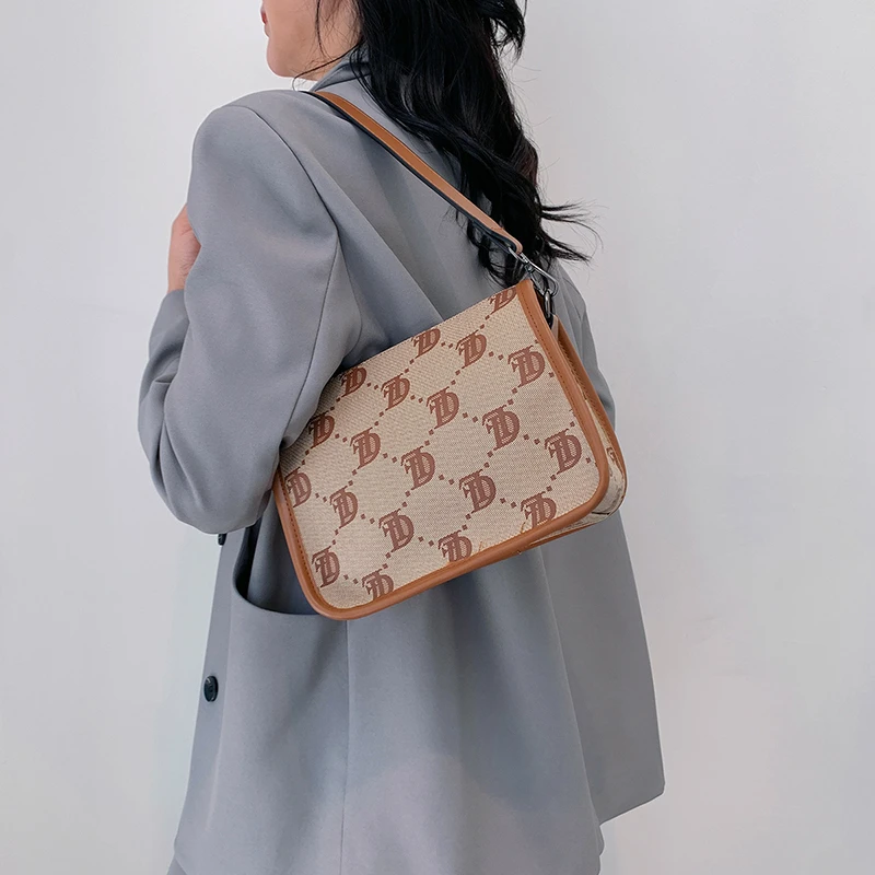 Новая дизайнерская женская сумка через плечо с цепочкой, элегантная женская сумка-кроссбоди, роскошная портативная сумочка, подходящая для повседневного использования.
Новая дизайнерская женская сумка через плечо с цепочкой, элегантная женская сумка-кроссбоди, роскошная портативная сумочка, подходящая для повседневного использования.