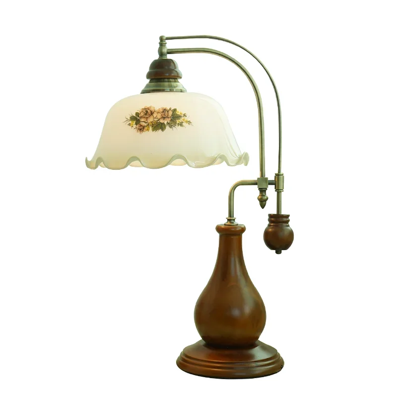Retro Nordic American wedding room bedside table Chinese European glass warm and romantic Republic of China master bedroom desk
Retro Nordic American wedding room bedside table Chinese European glass warm and romantic Republic of China master bedroom desk