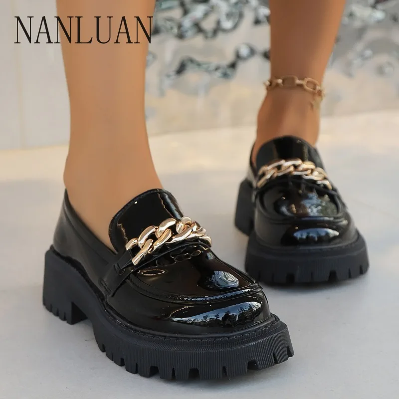 2024 Boutique Autumn Women's Loafers Classic Thick Sole Solid Color Women's Shoes Metal Decoration Hot-selling Single Shoes
2024 Boutique Autumn Women's Loafers Classic Thick Sole Solid Color Women's Shoes Metal Decoration Hot-selling Single Shoes