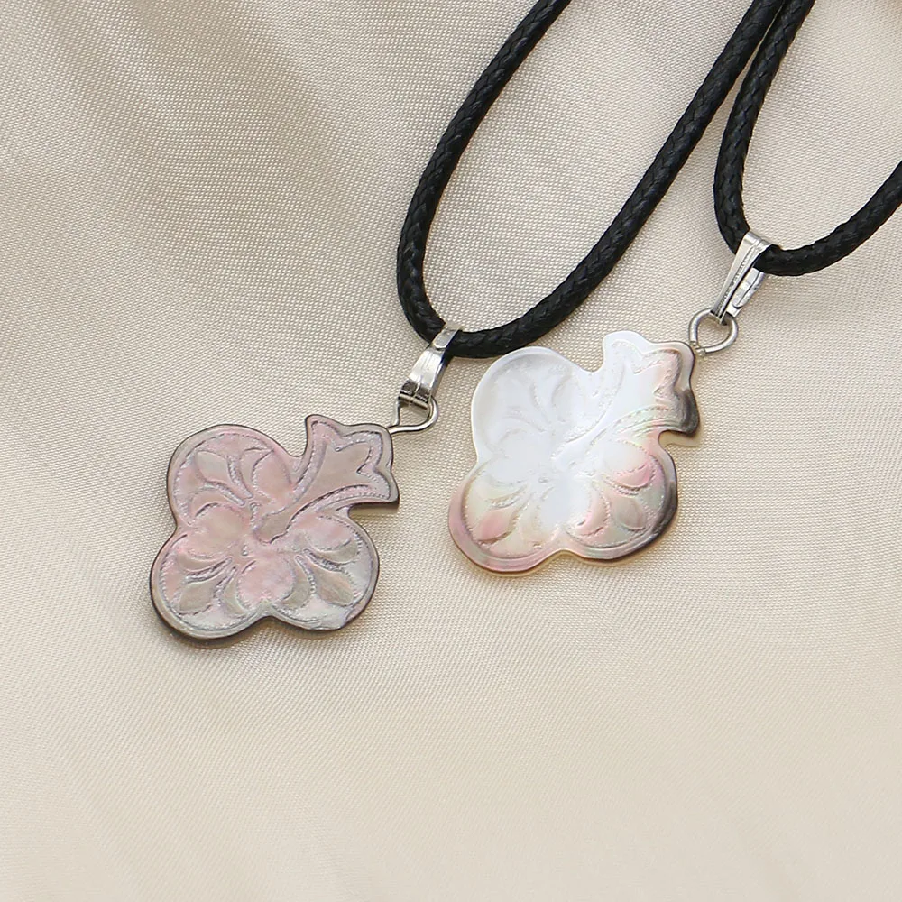 Plum Blossom-Shaped Natural Mother-of-Pearl Pendant Necklace Iridescent Black Shell With Leather Cord Chain Design Jewelry 2pcs
Plum Blossom-Shaped Natural Mother-of-Pearl Pendant Necklace Iridescent Black Shell With Leather Cord Chain Design Jewelry 2pcs