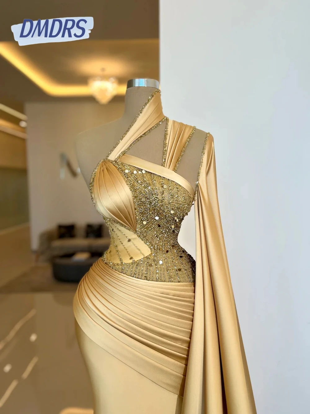 DMDRS Chic Gold Evening Dress With Side Cape Cocktail Gown Customized Modern Sequined Classy Long Prom Wear Pleated Satin
DMDRS Chic Gold Evening Dress With Side Cape Cocktail Gown Customized Modern Sequined Classy Long Prom Wear Pleated Satin