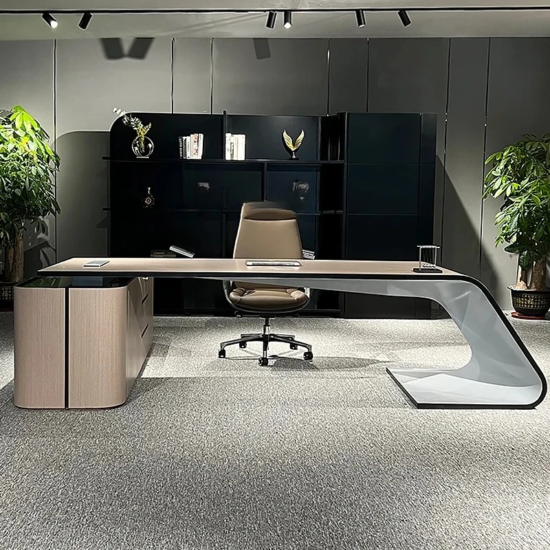 Письменный стол Boss Простой стол современного класса Офисный многофункциональный стол президента
Письменный стол Boss Простой стол современного класса Офисный многофункциональный стол президента