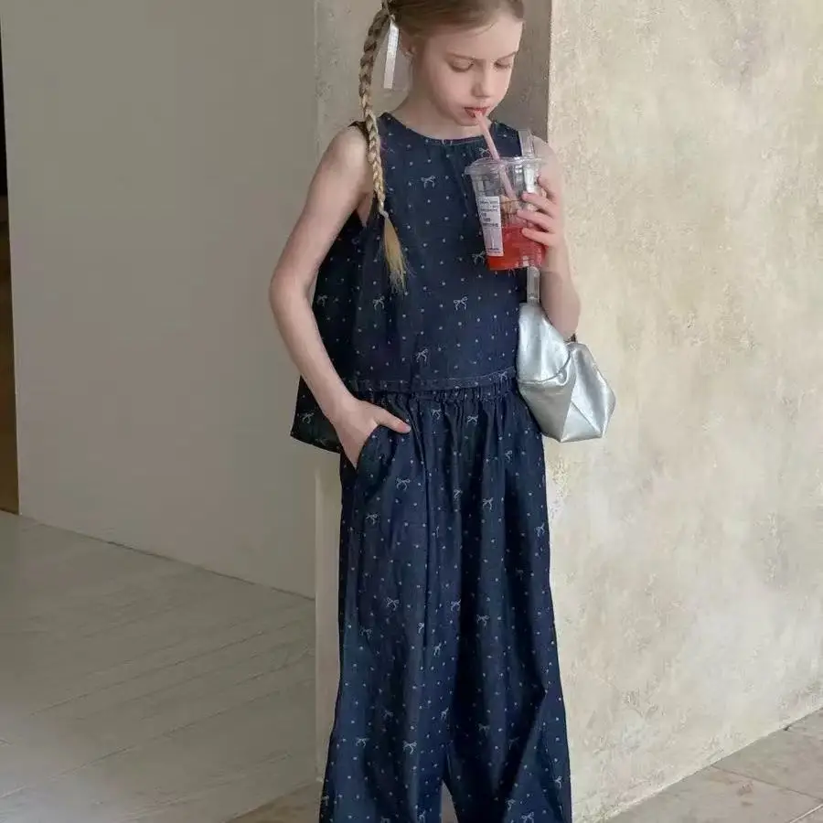 2025 Summer New Korean 2-9 Year Girls Polka Dot Bow Full Print Vest Wide Leg Jeans Set Girls Two-piece Set 90-150cm
2025 Summer New Korean 2-9 Year Girls Polka Dot Bow Full Print Vest Wide Leg Jeans Set Girls Two-piece Set 90-150cm