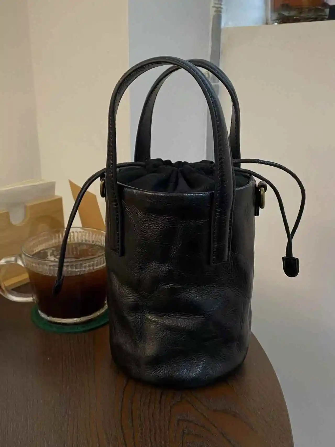 Women's New Retro Drawstring Bucket Bag Black Versatile Simple Handbag PU Leather Single Shoulder Crossbody Bag
Women's New Retro Drawstring Bucket Bag Black Versatile Simple Handbag PU Leather Single Shoulder Crossbody Bag