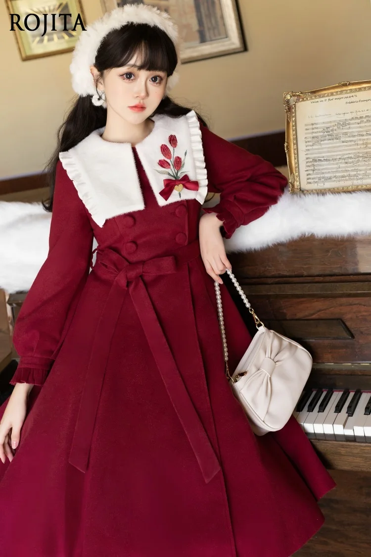 Red Vintage Puff Sleeve Slim Lolita Wool Coat with Tulip Embroidery Versatile Mid-Length Dress for Autumn and Winter 2025 New
Red Vintage Puff Sleeve Slim Lolita Wool Coat with Tulip Embroidery Versatile Mid-Length Dress for Autumn and Winter 2025 New