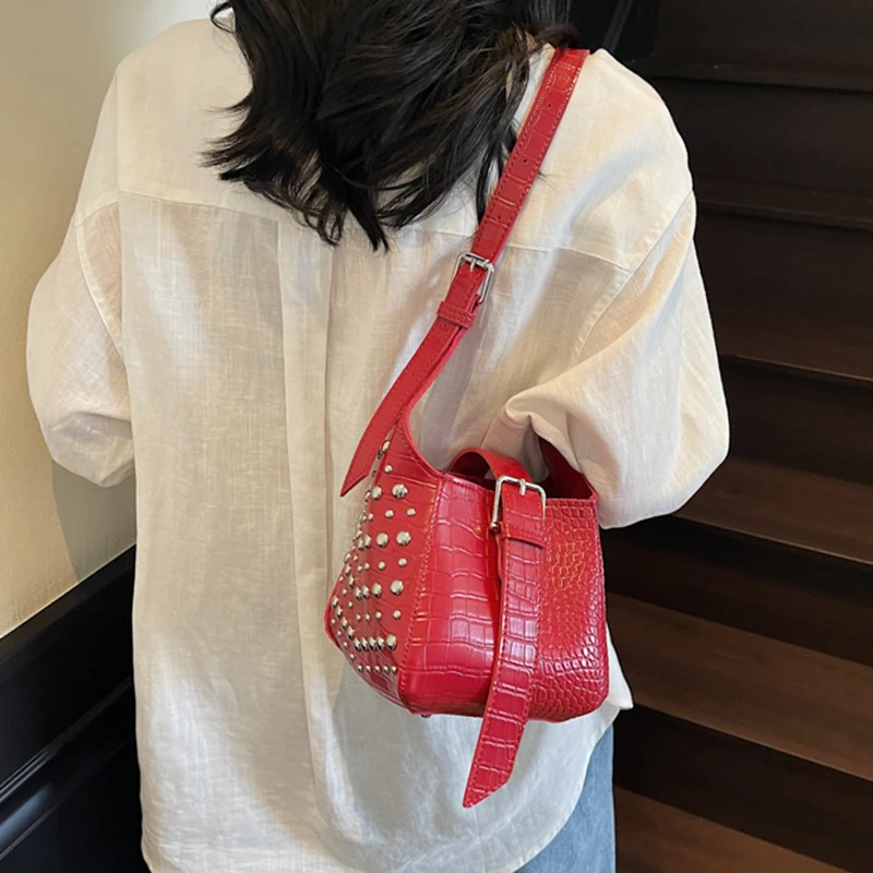 Rivet Design Simple Bucket Bag For Women Light Luxury PU Leather Crossbody Bag New Autumn Versatile Western Style Shoulder Bag
Rivet Design Simple Bucket Bag For Women Light Luxury PU Leather Crossbody Bag New Autumn Versatile Western Style Shoulder Bag