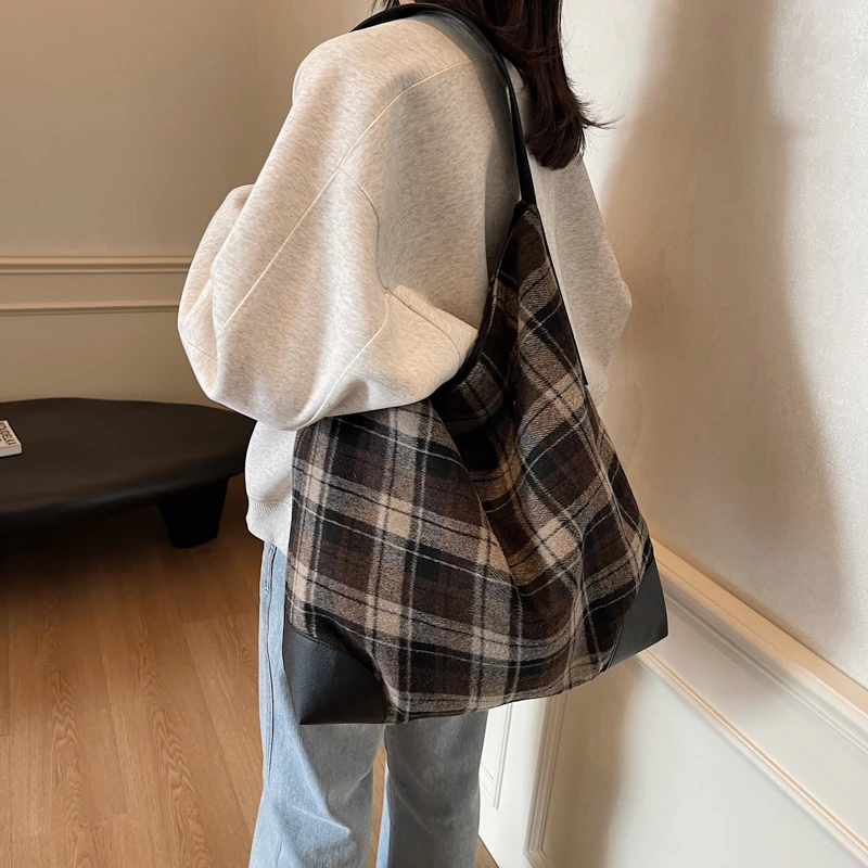 Simple Casual Commuting Storage Tote Bags New Retro Fashion Women's Versatile Large Capacity Single Shoulder Checkered Bags
Simple Casual Commuting Storage Tote Bags New Retro Fashion Women's Versatile Large Capacity Single Shoulder Checkered Bags