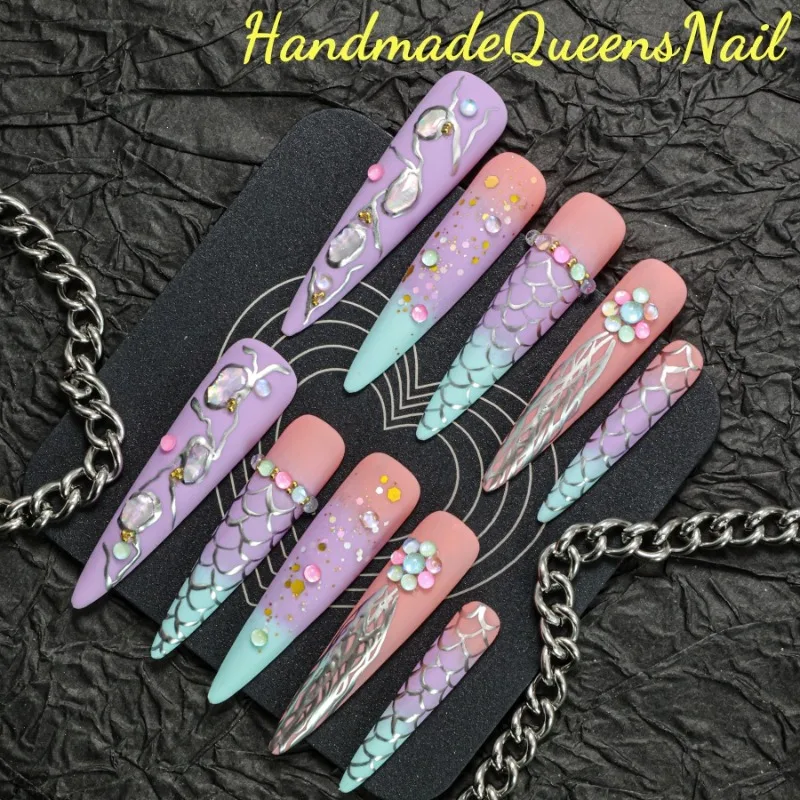 10 Pieces of Handmade Press-on Nails Extra Long Teardrop-shaped Y2K Manicure Set Hand-painted Stripes Rhinestone Nail Gems
10 Pieces of Handmade Press-on Nails Extra Long Teardrop-shaped Y2K Manicure Set Hand-painted Stripes Rhinestone Nail Gems