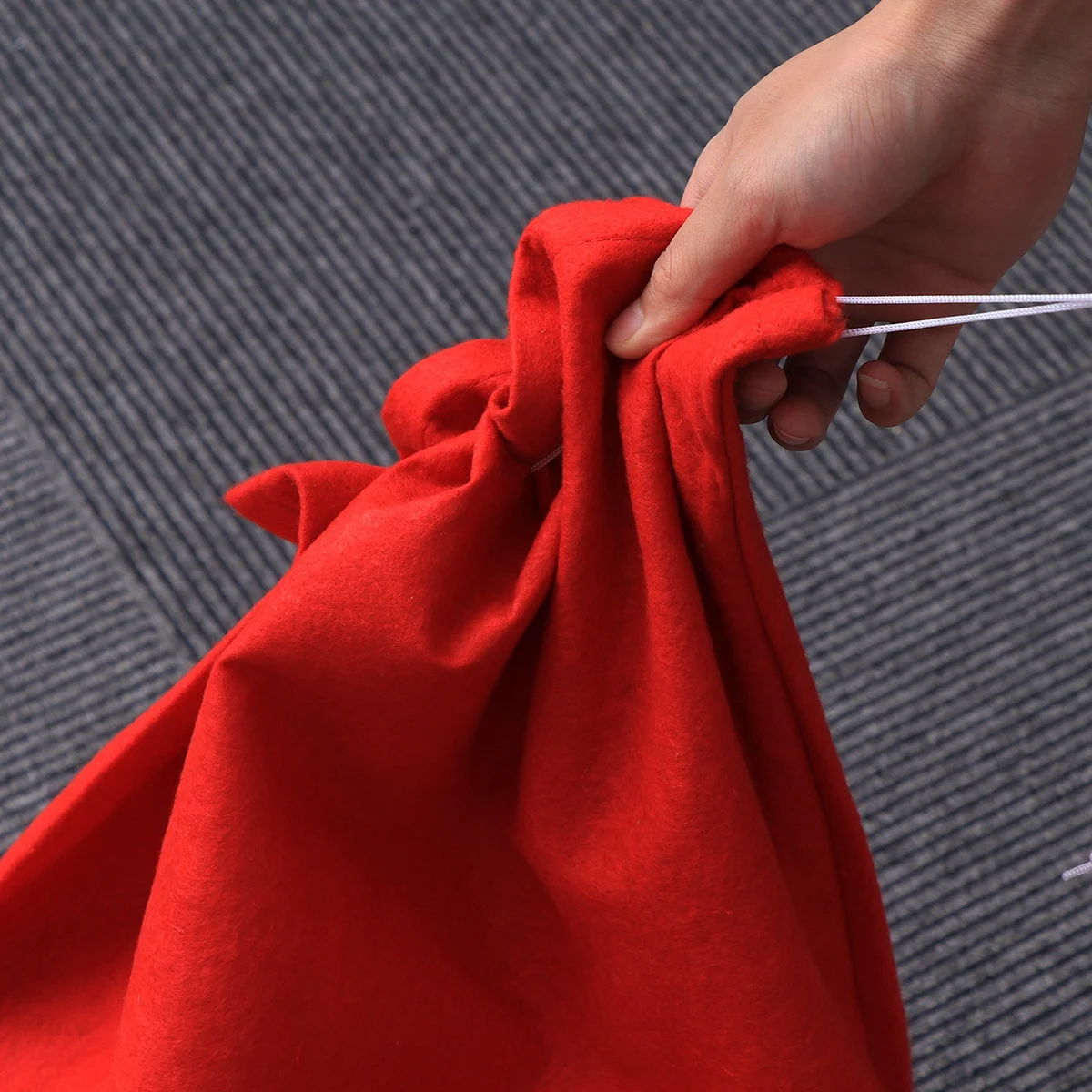 Extra Large 50x70cm Christmas Gift Bag Nonwoven Festive Decor Drawstring Closure Comfortable Texture Holiday Present Storage
Extra Large 50x70cm Christmas Gift Bag Nonwoven Festive Decor Drawstring Closure Comfortable Texture Holiday Present Storage