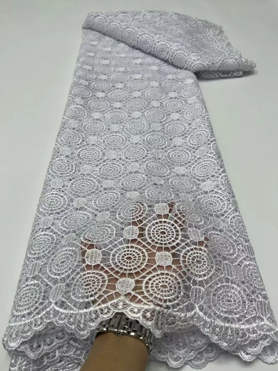 African Lace fabric Guipure Cord Lace with Sequins 2025 High Quality Nigerian Water Soluble Lace for Women Wedding Dress
African Lace fabric Guipure Cord Lace with Sequins 2025 High Quality Nigerian Water Soluble Lace for Women Wedding Dress