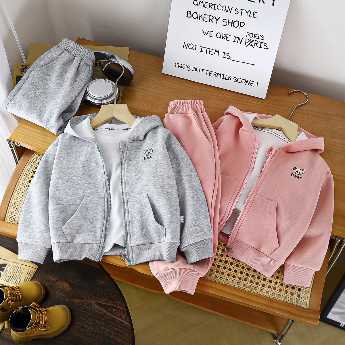 Cute Bear Print Kids Hoodie Set Autumn Zip-Up Hooded Jacket Jogger Pants Tracksuit 1-9Y Boys Girls Clothing
Cute Bear Print Kids Hoodie Set Autumn Zip-Up Hooded Jacket Jogger Pants Tracksuit 1-9Y Boys Girls Clothing