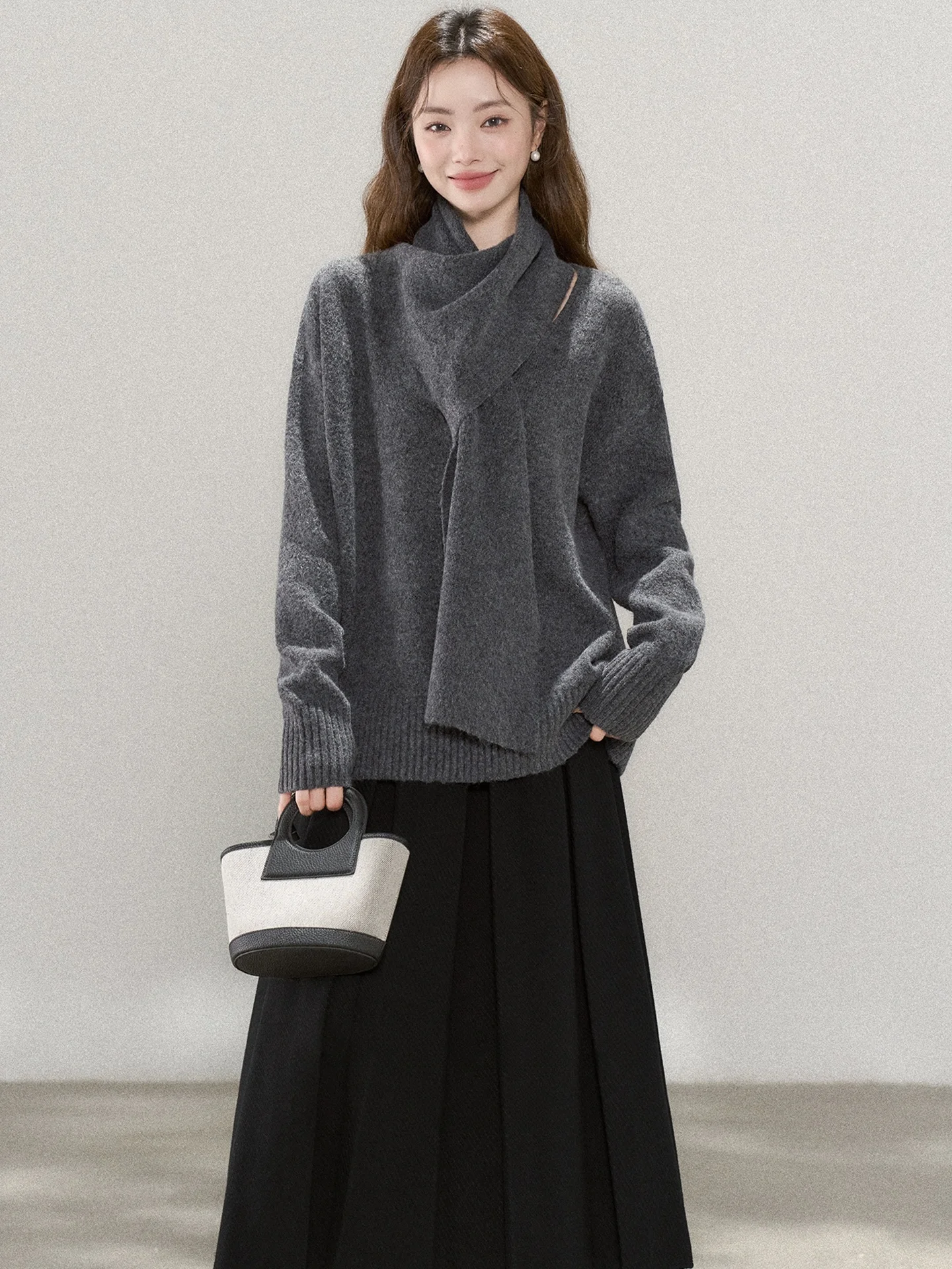 Женский вязаный комплект: свитер, шарф и юбка средней длины. Модный корейский стиль, осень-зима, теплый, комфортный, без меха, две части.
Женский вязаный комплект: свитер, шарф и юбка средней длины. Модный корейский стиль, осень-зима, теплый, комфортный, без меха, две части.