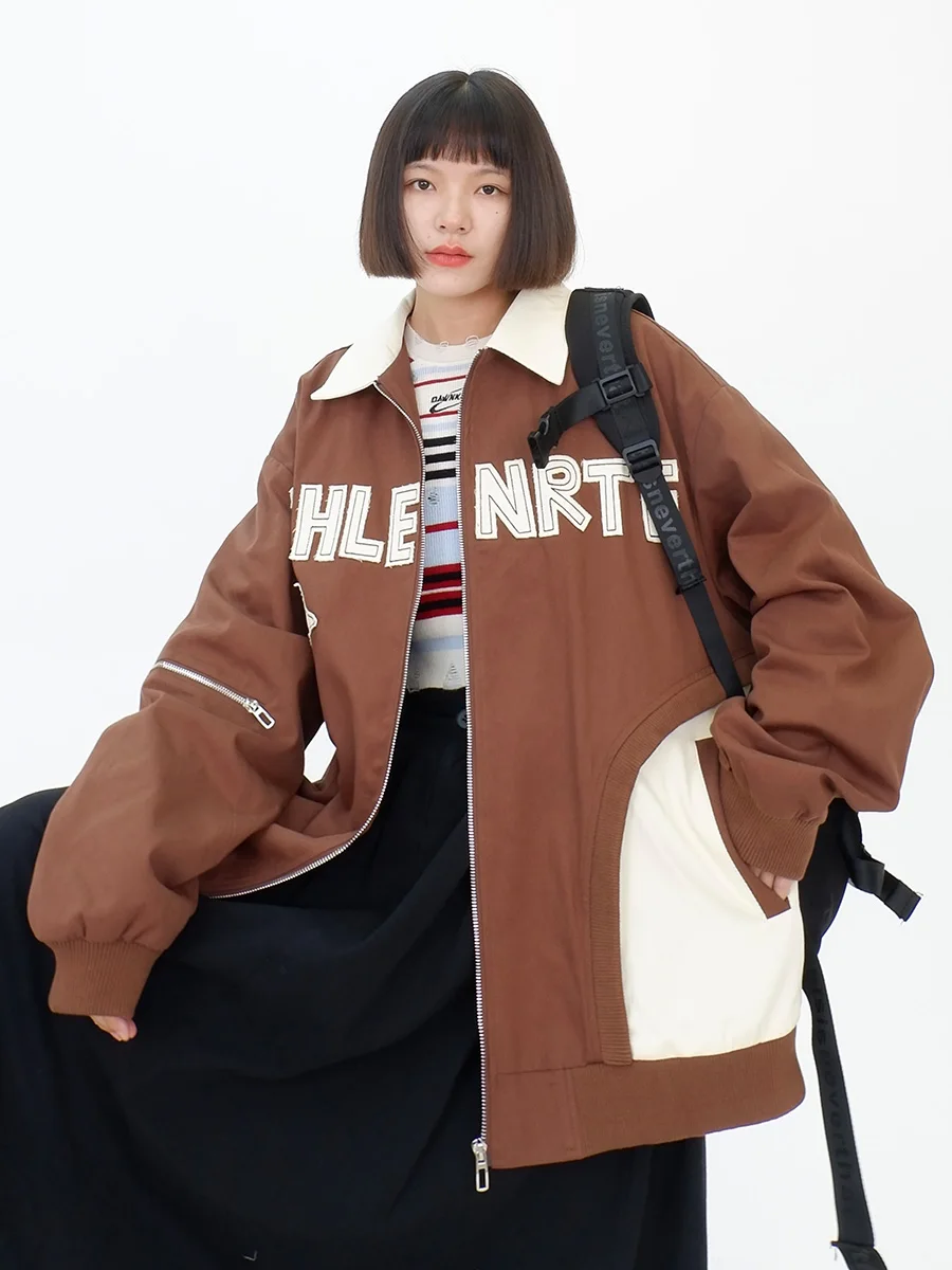 Letter Star Patch Lapel Coats for Women's 2023 Autumn New Loose Fit BF Retro Premium Jackets
Letter Star Patch Lapel Coats for Women's 2023 Autumn New Loose Fit BF Retro Premium Jackets