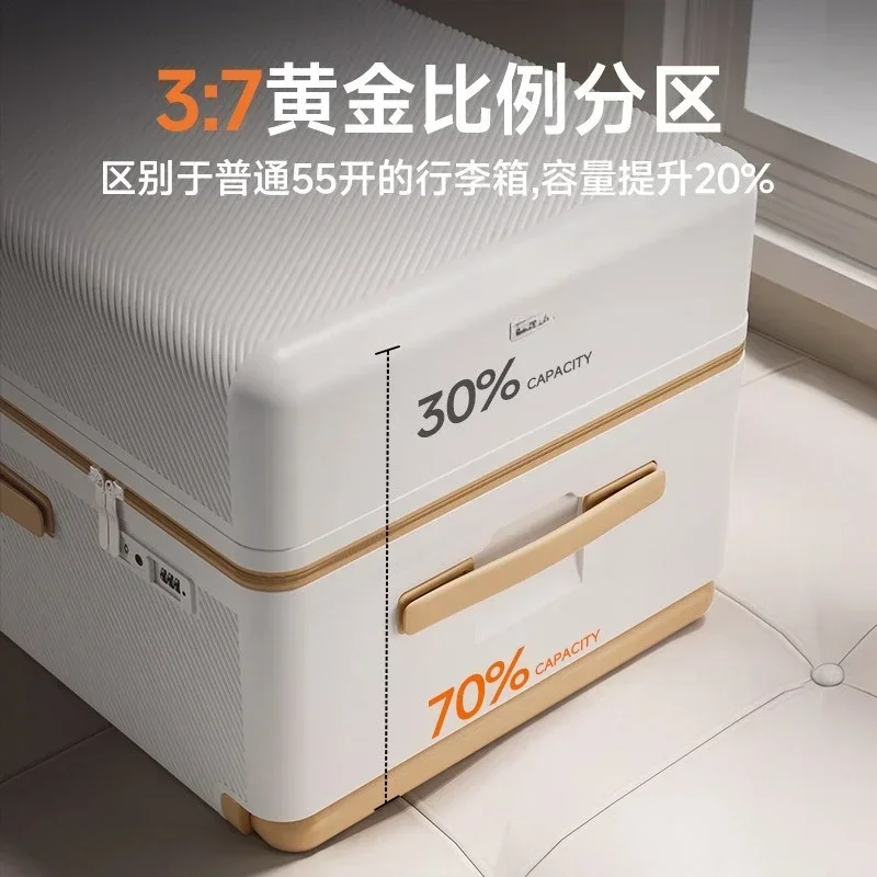 The suitcase is strong and durable.
The suitcase is strong and durable.