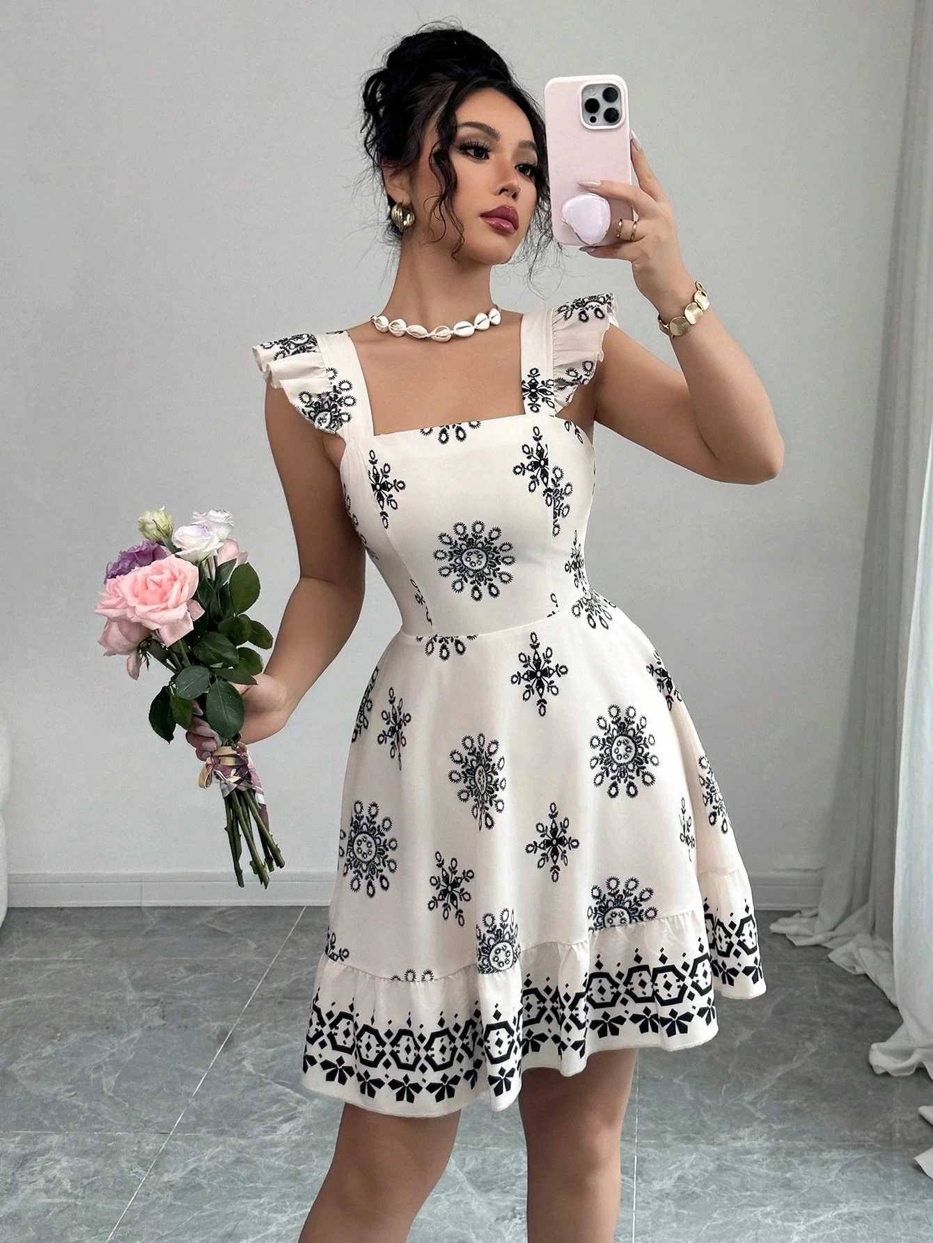 Plus Size Square Neck Tie Back Ruched Waist Printed Mini Dress Holiday Style
Plus Size Square Neck Tie Back Ruched Waist Printed Mini Dress Holiday Style