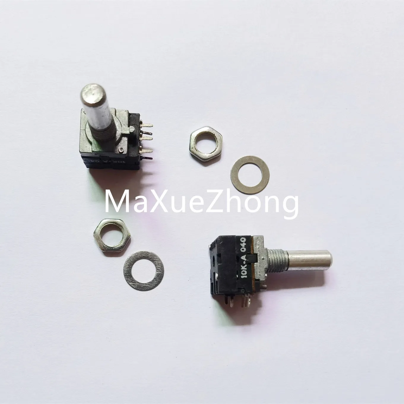 Original new 100% 1ND BRA5 125 Type single potentiometer with switch A10K round handle length 20mm
Original new 100% 1ND BRA5 125 Type single potentiometer with switch A10K round handle length 20mm