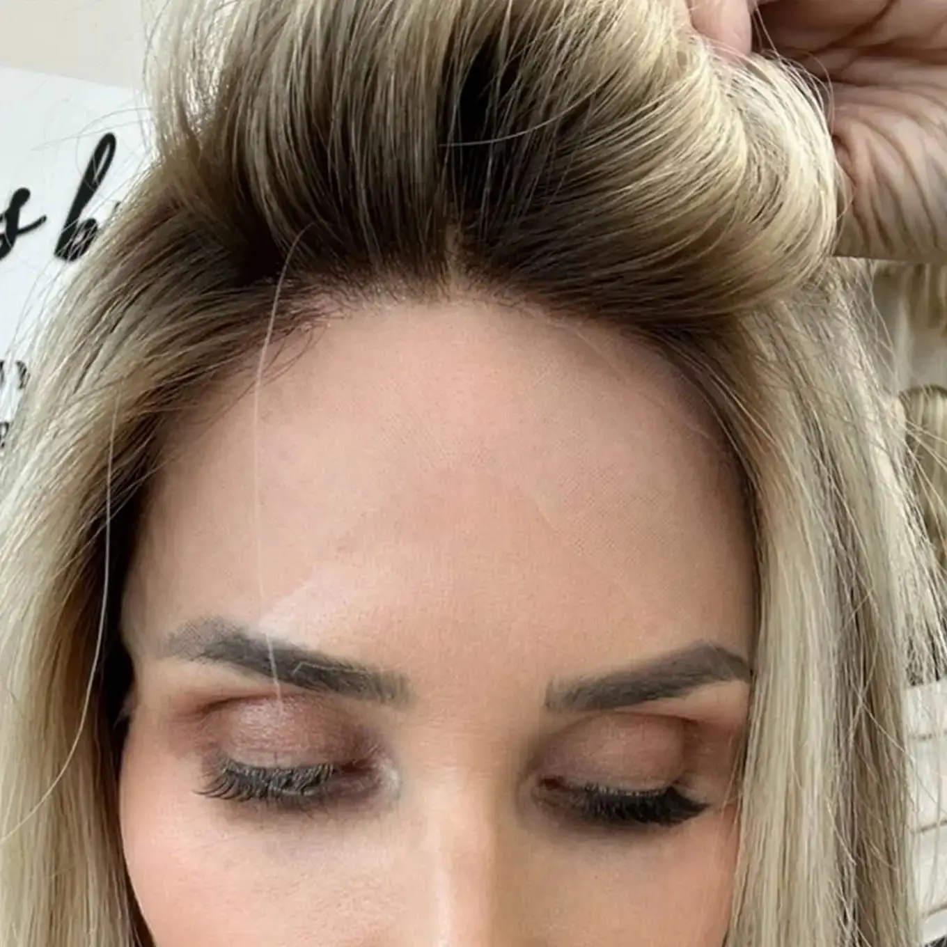 Роскошный короткий парик-боб из синтетических волос с эффектом натуральной линии роста волос, 13x4, прямой, без клея, с темными корнями, FUTURA, для женщин
Роскошный короткий парик-боб из синтетических волос с эффектом натуральной линии роста волос, 13x4, прямой, без клея, с темными корнями, FUTURA, для женщин