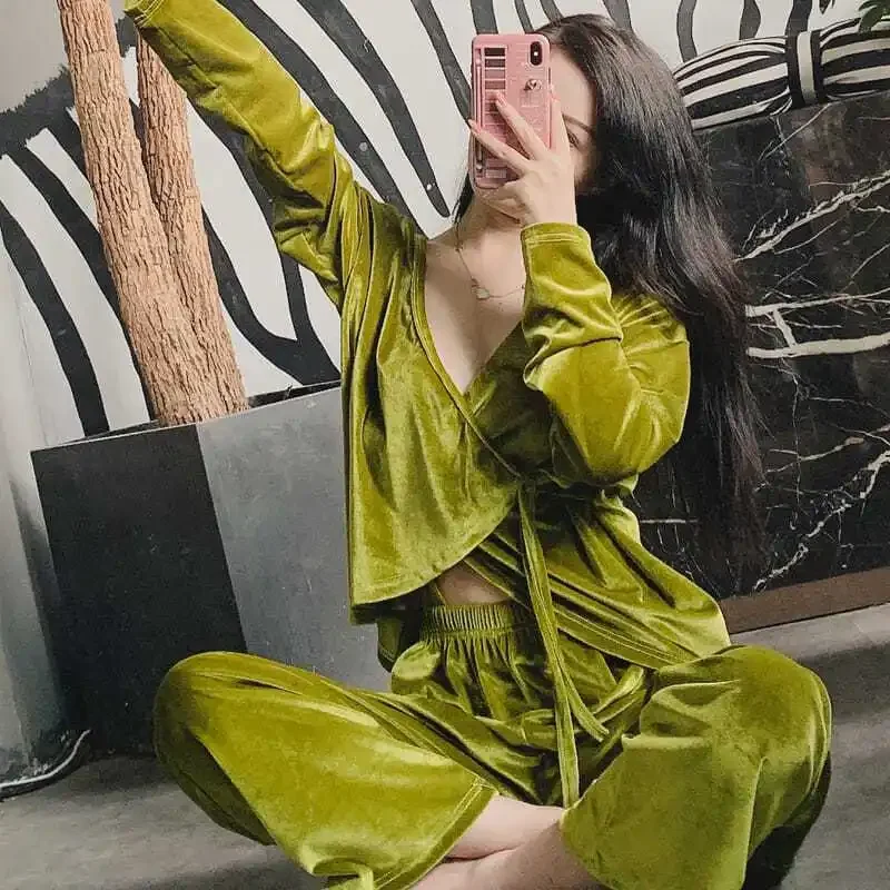 Luxury Brand Designer Clothing Sleepwear Women Sexy Pajama Sets Long Sleeve Gold Velvet Loungewear Sportswear Two-piece Suits
Luxury Brand Designer Clothing Sleepwear Women Sexy Pajama Sets Long Sleeve Gold Velvet Loungewear Sportswear Two-piece Suits