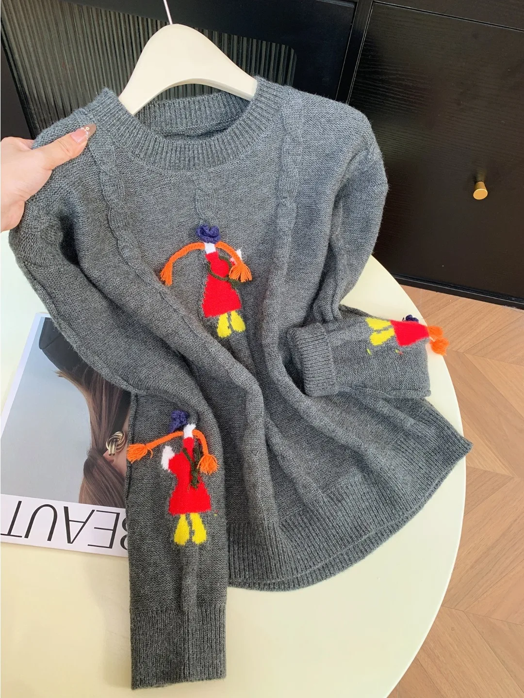 Свободный вязаный свитер, женский круглый вязаный свитер Ne, дизайн персонажей мультфильмов, удобный теплый топ из мягкой смеси хлопка
Свободный вязаный свитер, женский круглый вязаный свитер Ne, дизайн персонажей мультфильмов, удобный теплый топ из мягкой смеси хлопка