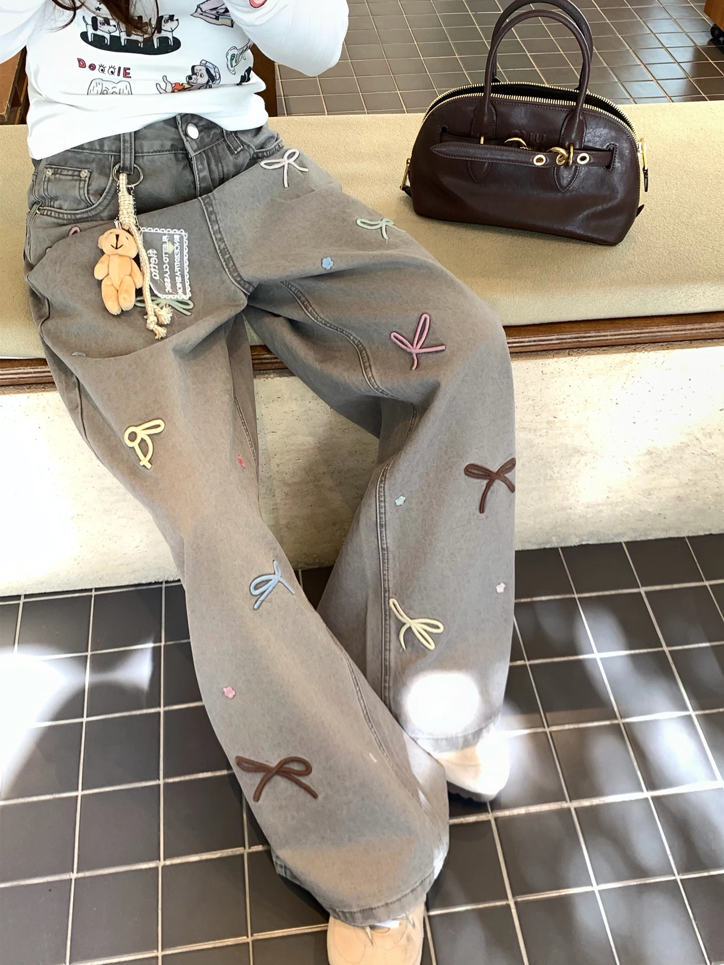 Джинсовые брюки с узлом-узелком на поясе для женщин, свободный крой, модный дизайн, высокая талия, на пуговицах, осенне-зимние, повседневные, длинные брюки
Джинсовые брюки с узлом-узелком на поясе для женщин, свободный крой, модный дизайн, высокая талия, на пуговицах, осенне-зимние, повседневные, длинные брюки