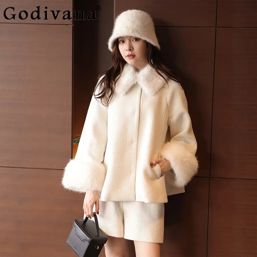 2026 New Spring Japanese Sweet Elegant Cape Jacket Shorts Suit Women Plush Lapel Coat High Waist Shorts Set Socialite Outfit
2026 New Spring Japanese Sweet Elegant Cape Jacket Shorts Suit Women Plush Lapel Coat High Waist Shorts Set Socialite Outfit