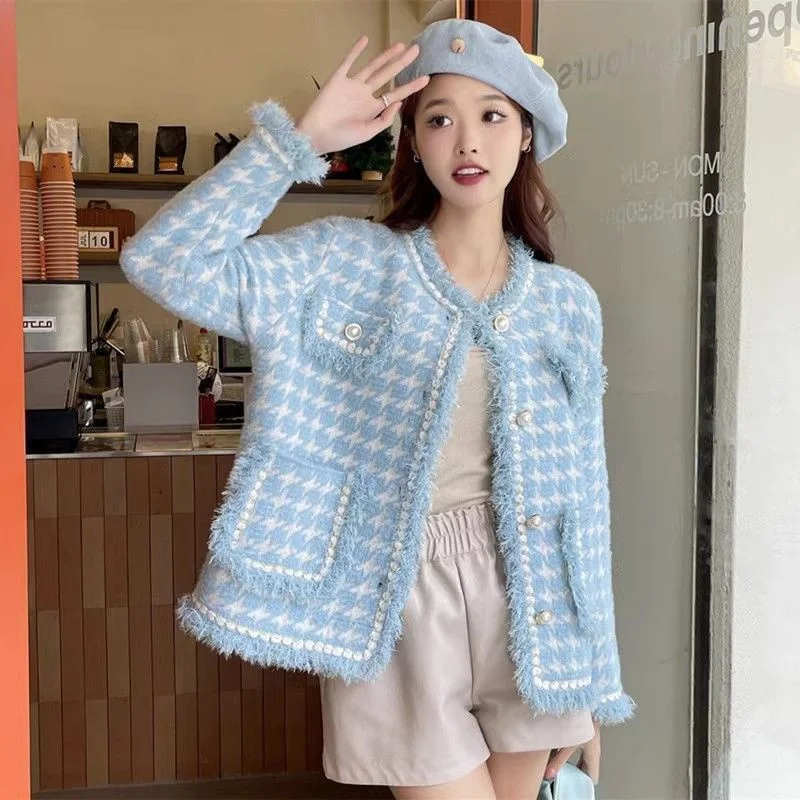 Outerwears Knitwear Cardigan Autumn and Winter Fragrance Tassel Knit Cardigan Female Imitation Mink Velvet Sweet Loose Coat
Outerwears Knitwear Cardigan Autumn and Winter Fragrance Tassel Knit Cardigan Female Imitation Mink Velvet Sweet Loose Coat