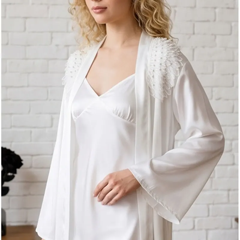 White Pearls Angel Wings 2PC Women's Boudoir Robes And Slip Set Wedding Kimono Bridal Satin Slip Dress Bridesmaid Cami Nightgown
White Pearls Angel Wings 2PC Women's Boudoir Robes And Slip Set Wedding Kimono Bridal Satin Slip Dress Bridesmaid Cami Nightgown