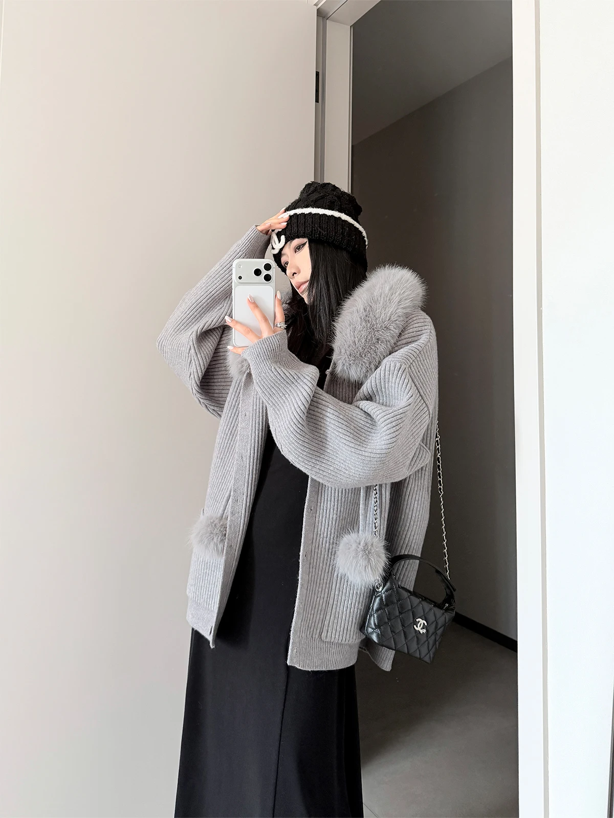 PAPERLLL Initial Snow Cozy Removable Fur Collar Knitwear Women's Loose Winter Sweater Hooded Cardigan Simple Sle Long Sve
PAPERLLL Initial Snow Cozy Removable Fur Collar Knitwear Women's Loose Winter Sweater Hooded Cardigan Simple Sle Long Sve