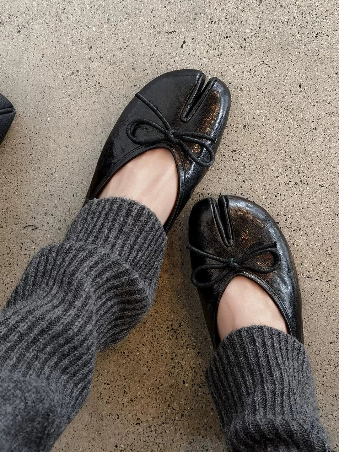 2026 New Korean Style Knot Ballet Flats Women's Black Genuine Leather Split Toe Low Heel Slip-On Versatile Pig Hoof...
2026 New Korean Style Knot Ballet Flats Women's Black Genuine Leather Split Toe Low Heel Slip-On Versatile Pig Hoof...