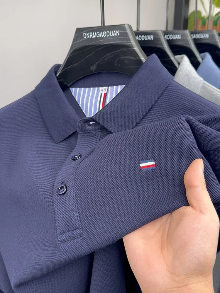 Polo da uomo in puro cotone ricamato in puro cotone a maniche corte 2025 estate New Business Casual traspirante Top da uomo 4xl
Polo da uomo in puro cotone ricamato in puro cotone a maniche corte 2025 estate New Business Casual traspirante Top da uomo 4xl
