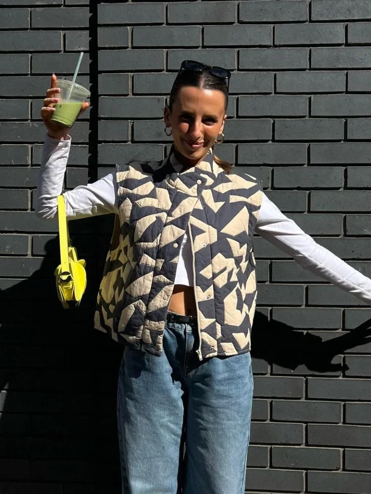 2024 Autumn Women's Print Stand Collar Vest Winter Single Breasted Sleeveless Street Waistcoat New Female Fashion Outerwear
2024 Autumn Women's Print Stand Collar Vest Winter Single Breasted Sleeveless Street Waistcoat New Female Fashion Outerwear