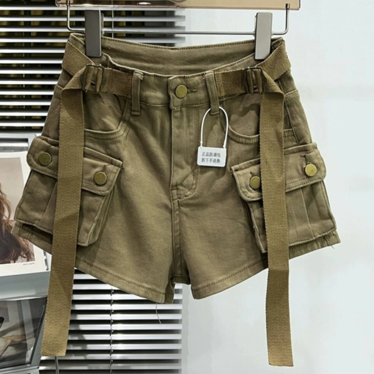 New Large Pocket Workwear Denim Shorts Women's Elastic Belt Slimming New Summer High Waist Lifting Cowboy Hip Hot Pants Trendy
New Large Pocket Workwear Denim Shorts Women's Elastic Belt Slimming New Summer High Waist Lifting Cowboy Hip Hot Pants Trendy