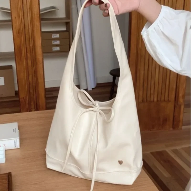 MBTI White Elegant Shoulder Bag for Women Korean Style Fashion Solid Color Tote Bag Pu Leather Casual Designer Ladies Handbag
MBTI White Elegant Shoulder Bag for Women Korean Style Fashion Solid Color Tote Bag Pu Leather Casual Designer Ladies Handbag