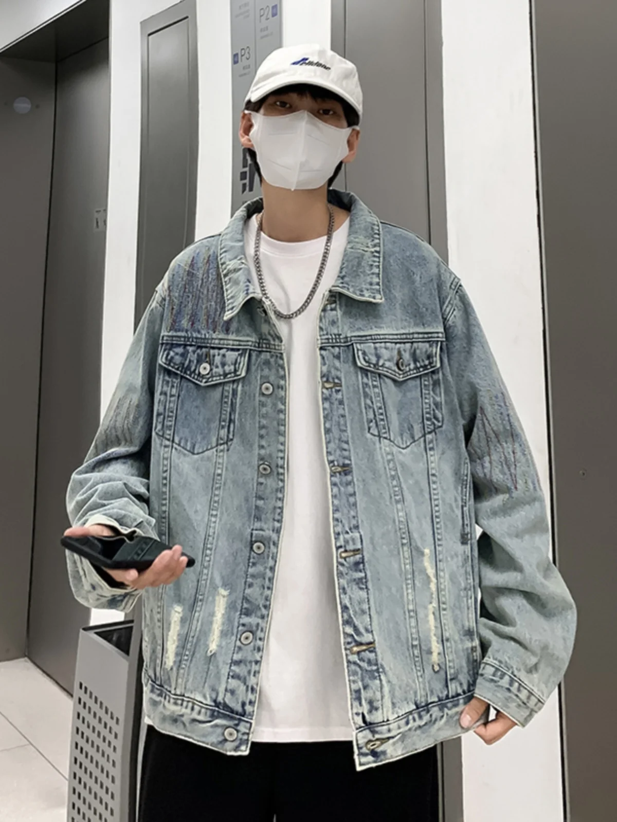 Ретро американская повседневная мужская джинсовая куртка с тяжелой талией и вышивкой, свободная верхняя одежда, ветрозащитная молодежная кинотеатр, всесезонные
Ретро американская повседневная мужская джинсовая куртка с тяжелой талией и вышивкой, свободная верхняя одежда, ветрозащитная молодежная кинотеатр, всесезонные