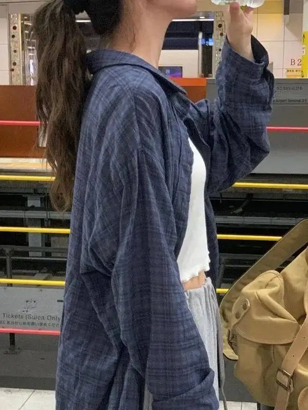 Женские рубашки в стиле ретро в клетку, корейский стиль, свободный крой, осенняя новинка, из полиэстера, А-силуэт, с коротким рукавом, тонкие
Женские рубашки в стиле ретро в клетку, корейский стиль, свободный крой, осенняя новинка, из полиэстера, А-силуэт, с коротким рукавом, тонкие