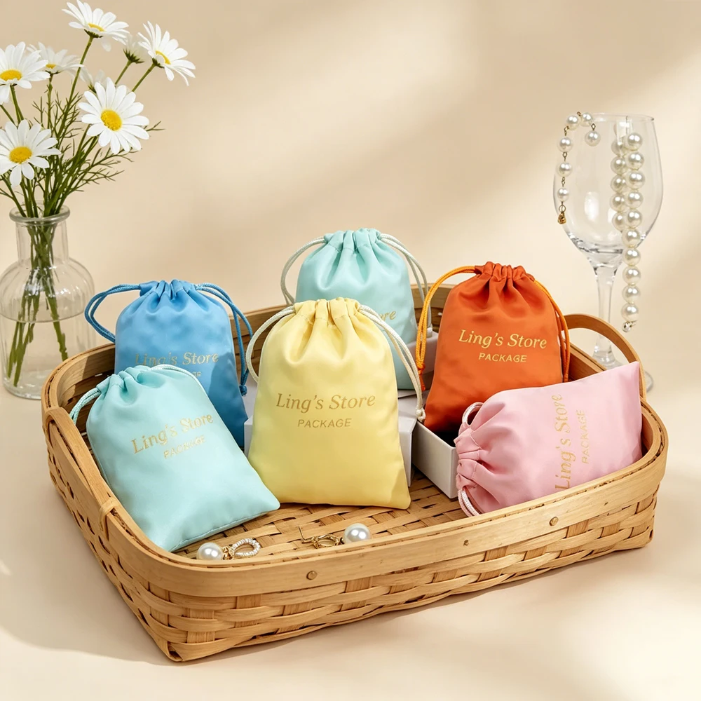 50Pcs Custom Logo Silk Satin Jewelry Drawstring Bag Print Logo Small Gift Packaging Pouch for Rings Wedding Favors Guests Candy
50Pcs Custom Logo Silk Satin Jewelry Drawstring Bag Print Logo Small Gift Packaging Pouch for Rings Wedding Favors Guests Candy
