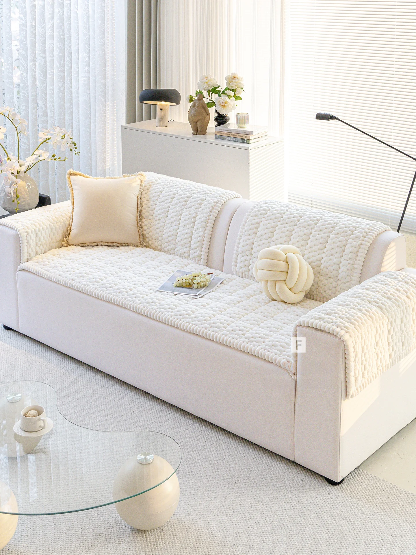 Universal Sofa Cushion Cover Winter Anti-Slip No Pilling Simple Cream Style Plush Material Warm Dustproof Heat Retention
Universal Sofa Cushion Cover Winter Anti-Slip No Pilling Simple Cream Style Plush Material Warm Dustproof Heat Retention