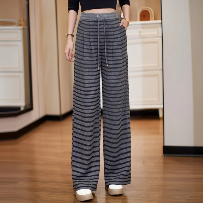 Полосатые широкие брюки для женщин, весенне-осенние новые свободные повседневные спортивные универсальные прямые брюки с эластичной резинкой на талии и шнурком
Полосатые широкие брюки для женщин, весенне-осенние новые свободные повседневные спортивные универсальные прямые брюки с эластичной резинкой на талии и шнурком