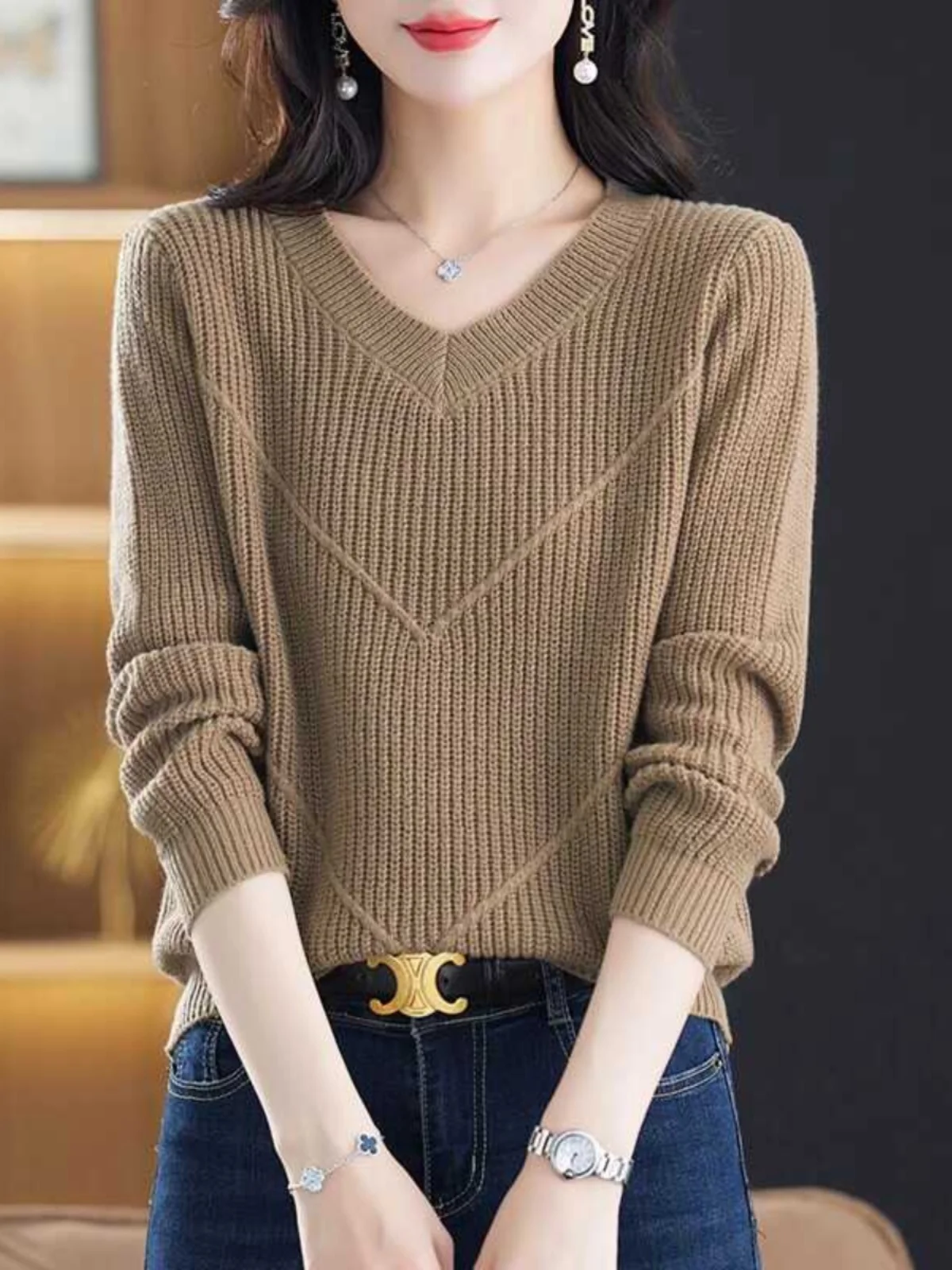 Женский укороченный вязаный свитер с V-образным вырезом и воротником-сердечком, осенне-зимний, теплый, свободного кроя, с длинным рукавом, в стиле Mom, верхняя одежда
Женский укороченный вязаный свитер с V-образным вырезом и воротником-сердечком, осенне-зимний, теплый, свободного кроя, с длинным рукавом, в стиле Mom, верхняя одежда