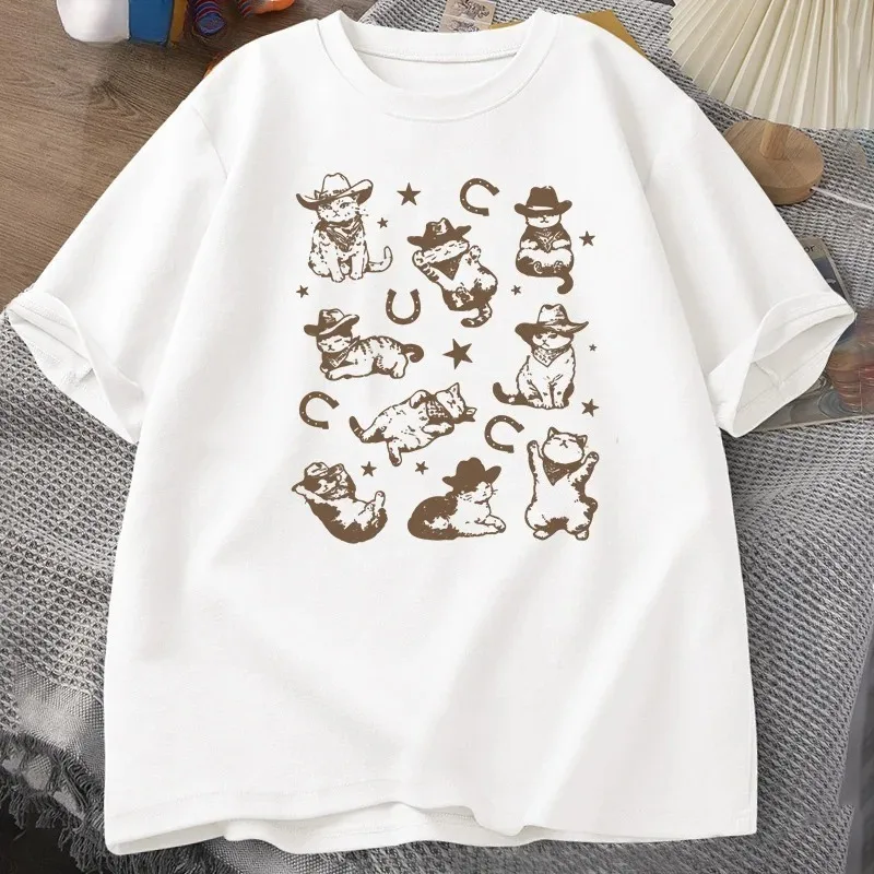 Футболка с ковбойскими котятами, футболка с забавным принтом кота, винтажная футболка в стиле вестерн с котенком, футболка с эстетическим рисунком, женская одежда
Футболка с ковбойскими котятами, футболка с забавным принтом кота, винтажная футболка в стиле вестерн с котенком, футболка с эстетическим рисунком, женская одежда