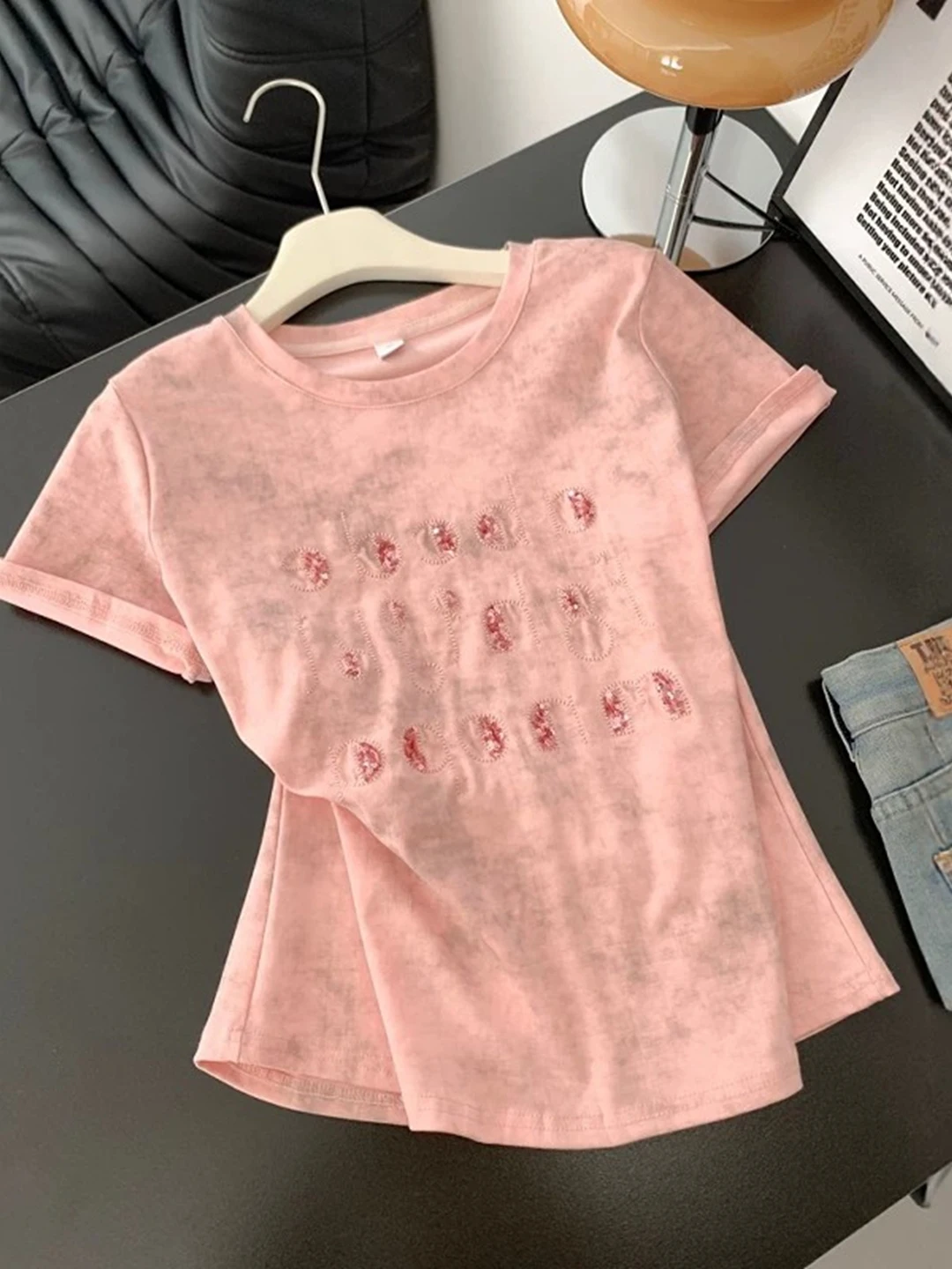 Shiny Sequin Letter Short Sleeve T-Shirt Women's Summer New plus Size Heavy Embroidery Design Sensation Slimming Meat Coverin...
Shiny Sequin Letter Short Sleeve T-Shirt Women's Summer New plus Size Heavy Embroidery Design Sensation Slimming Meat Coverin...