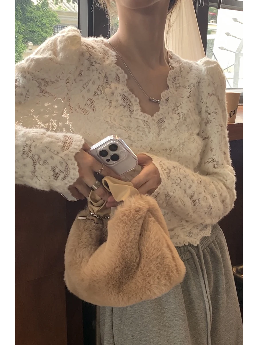 Женская внутренняя одежда Red Celebri Lace Base irt, осенняя новинка, длинный свеч V-Ne, уникальный красивый маленький топ, качество на ощупь
Женская внутренняя одежда Red Celebri Lace Base irt, осенняя новинка, длинный свеч V-Ne, уникальный красивый маленький топ, качество на ощупь