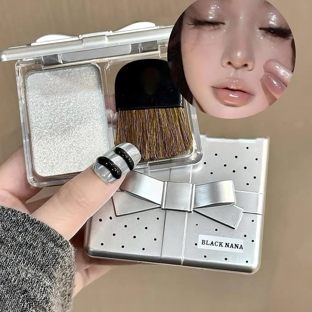 Starlight Highlight Palette With Brush Facial Collarbone Clear Atmosphere Brightening Three-dimensional Natural S1W9
Starlight Highlight Palette With Brush Facial Collarbone Clear Atmosphere Brightening Three-dimensional Natural S1W9