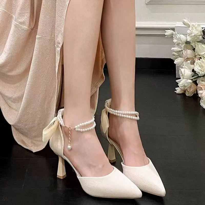 Elegant Fairy Tale Thick Heel Sandals Hollow Strap Women's Shoes Summer Bridal Party Shoe PU Material Korean Style
Elegant Fairy Tale Thick Heel Sandals Hollow Strap Women's Shoes Summer Bridal Party Shoe PU Material Korean Style