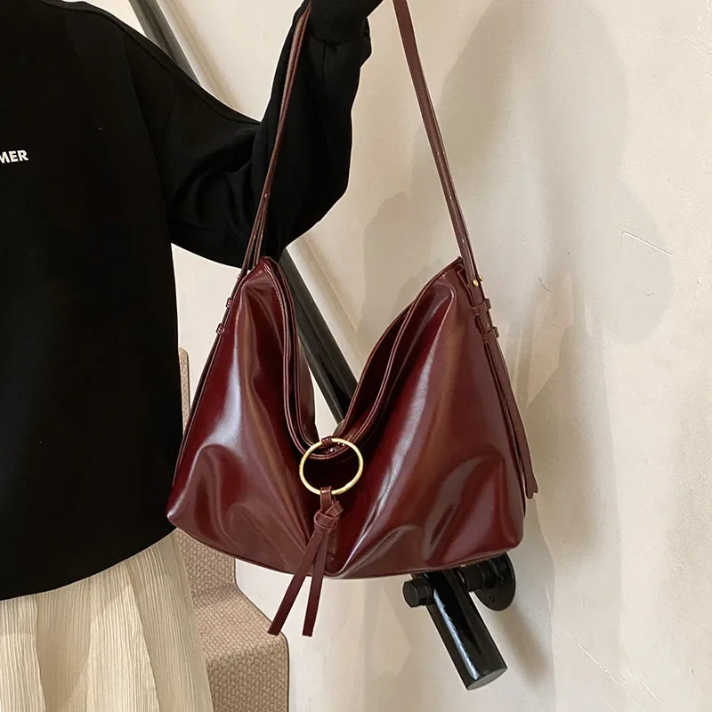 Underarm Bag PU Leather Hobo Bag Trendy Tote Bag Slouchy Top Handle Satchel for Women Present for Birthday and Valentine
Underarm Bag PU Leather Hobo Bag Trendy Tote Bag Slouchy Top Handle Satchel for Women Present for Birthday and Valentine