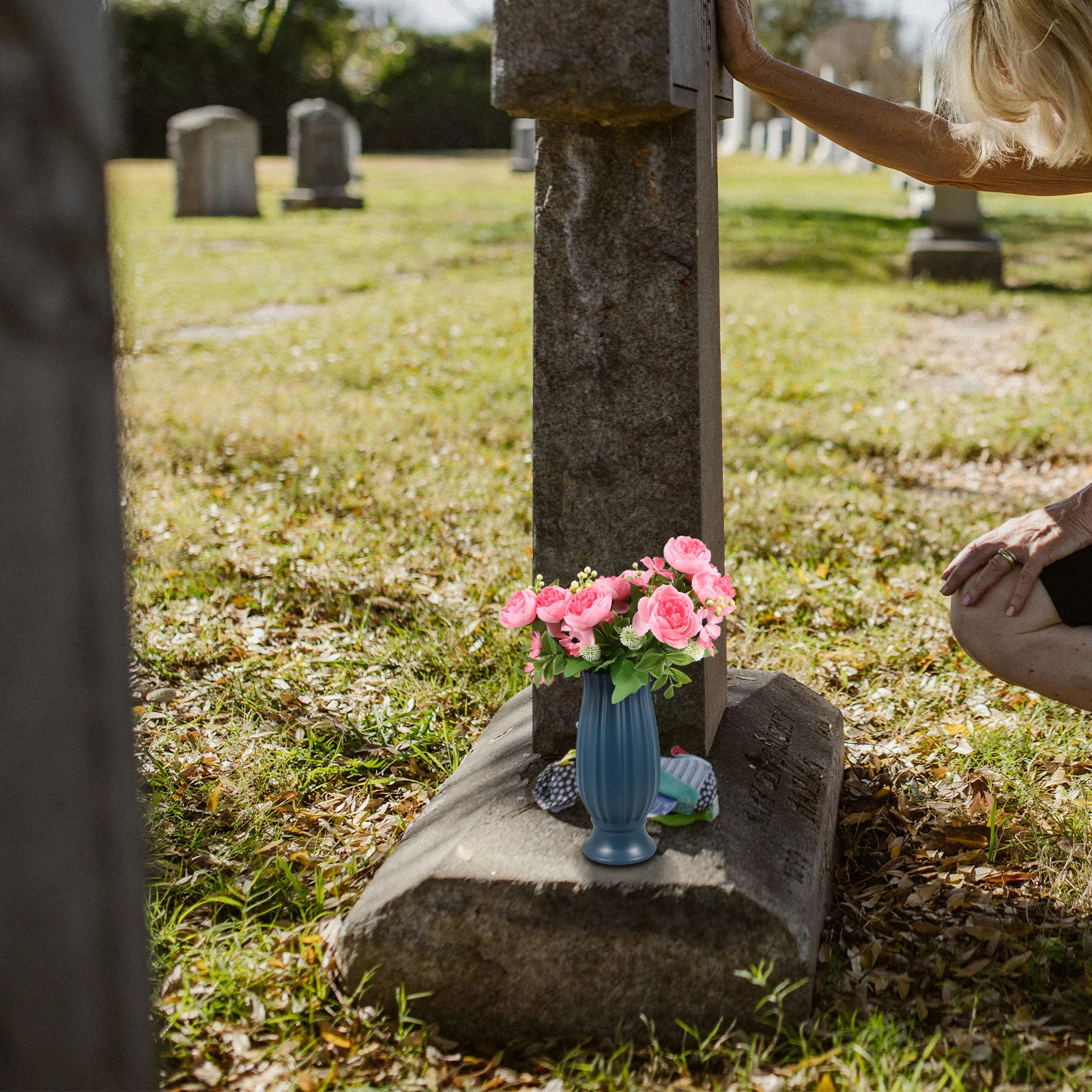 2 Pcs Graveyard Vase Outdoors Memorial Graves Holder Cemetery Flowers Holders Decorations
2 Pcs Graveyard Vase Outdoors Memorial Graves Holder Cemetery Flowers Holders Decorations