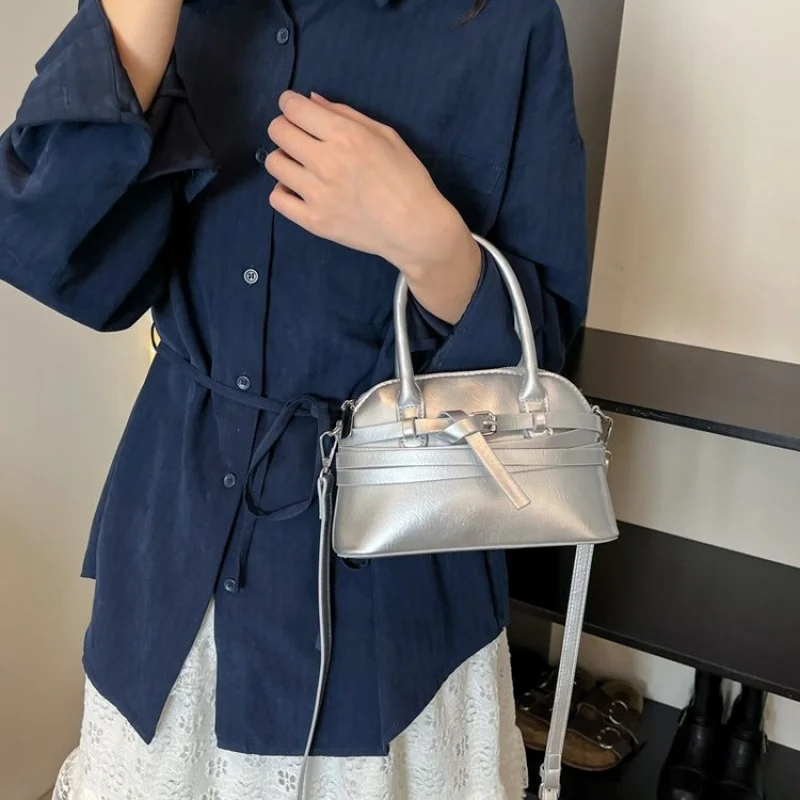 Стильная женская сумка через плечо из натуральной кожи из роскошного бренда, известный дизайнер, классическая элегантная сумка 
Стильная женская сумка через плечо из натуральной кожи из роскошного бренда, известный дизайнер, классическая элегантная сумка