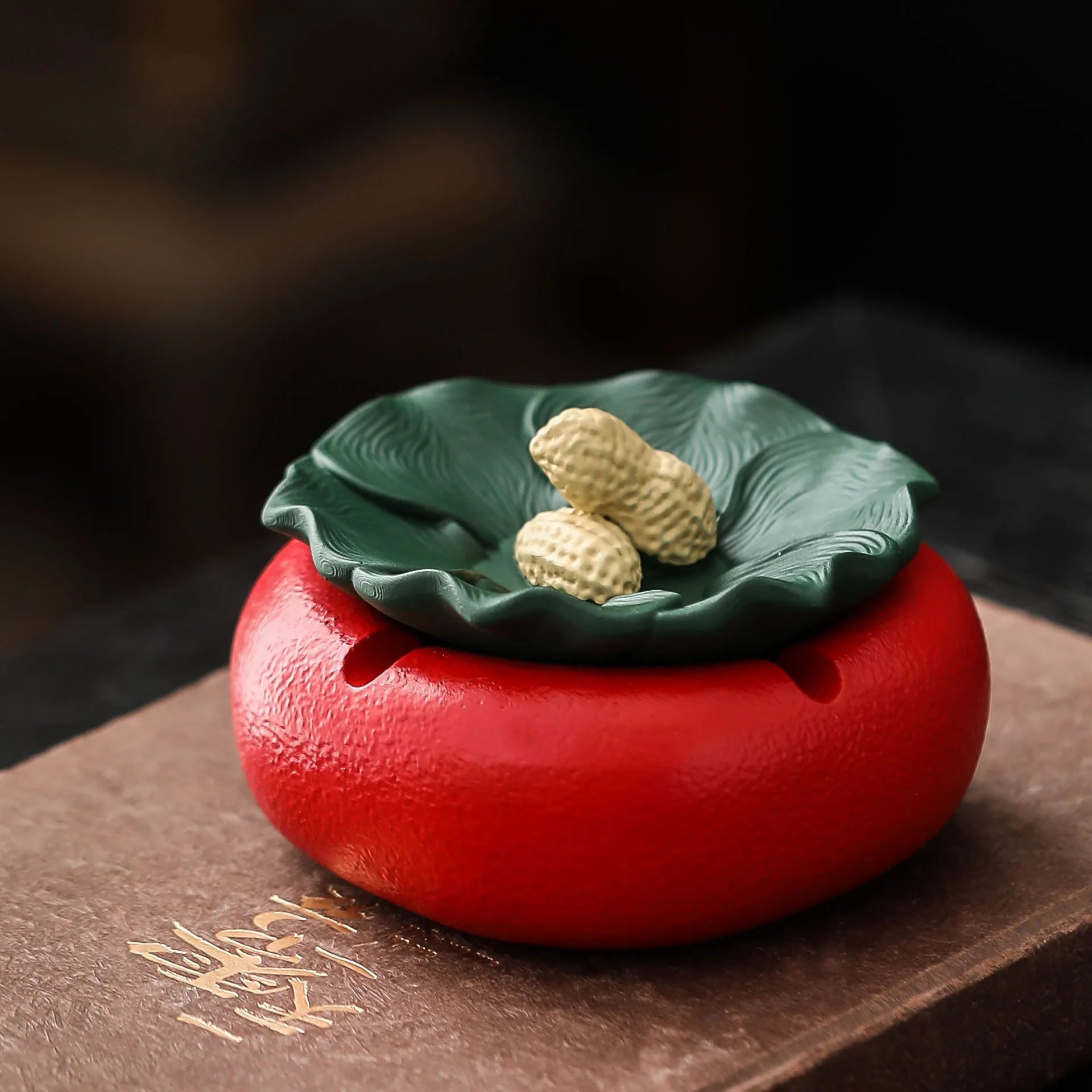 Good thing peanut ashtray with lid household creative living room coffee table office high value persimmon ornament gift
Good thing peanut ashtray with lid household creative living room coffee table office high value persimmon ornament gift