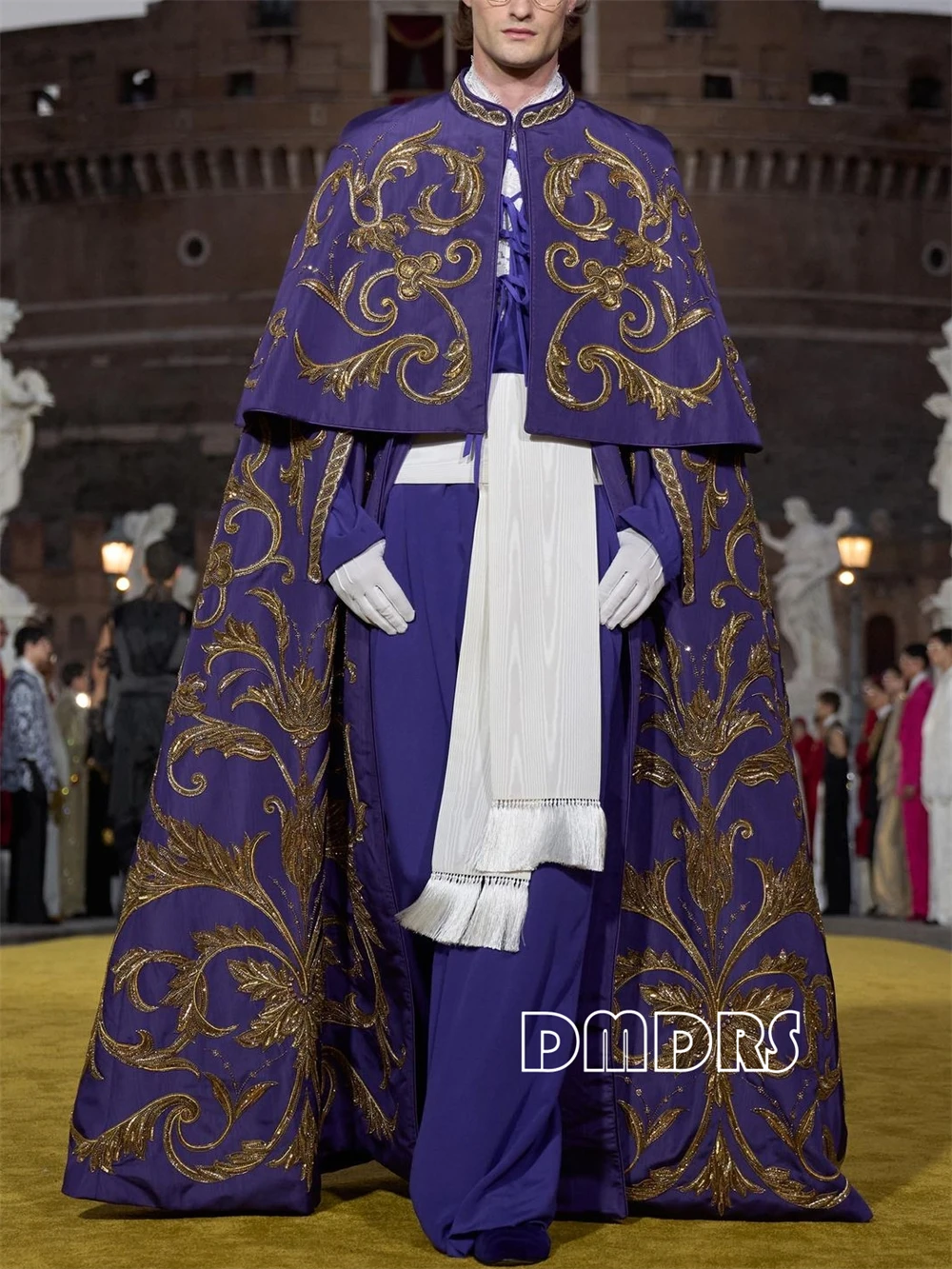 Gold Embroidery Long Robe for Men, Custom Colors & Tailored Size from XXS-7XL, Formal Traditional Galabia Made-to-Order
Gold Embroidery Long Robe for Men, Custom Colors & Tailored Size from XXS-7XL, Formal Traditional Galabia Made-to-Order